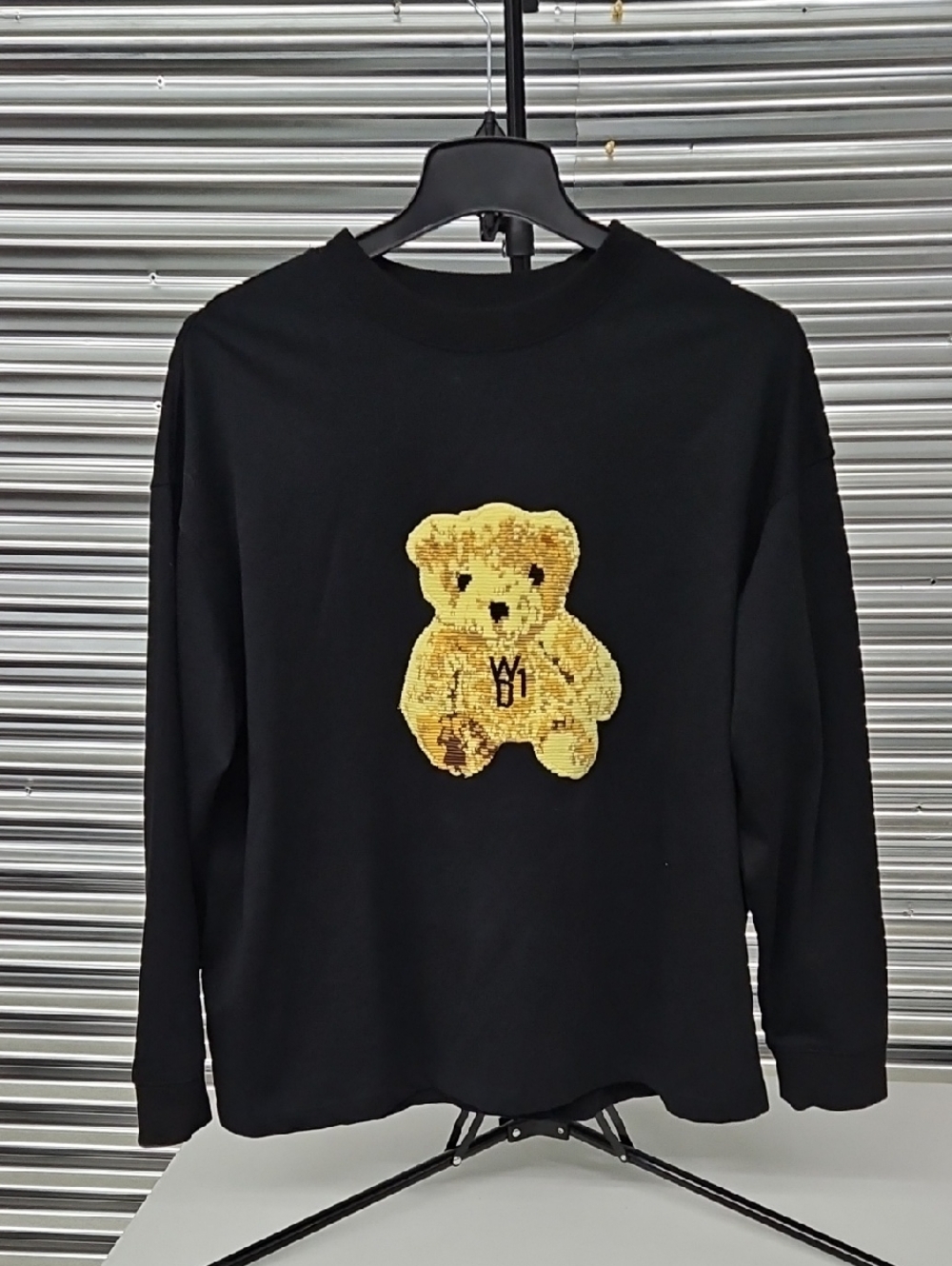 Black Long-Sleeve Men's Sweatshirt with Gold Teddy Graphic